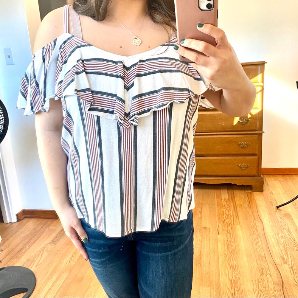 ✨CLEARANCE✨ LOFT Cold Shoulder Top